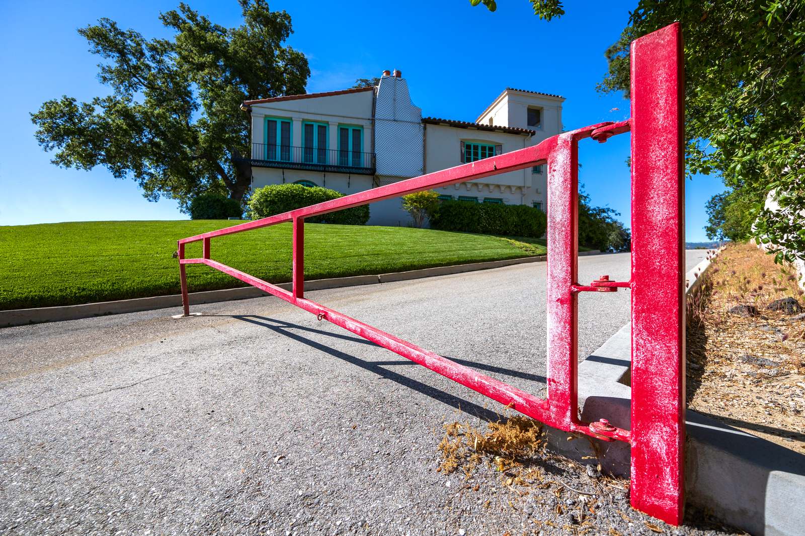 Fence &amp; Gate Installation — Alqamar Albariz Technical Services Works